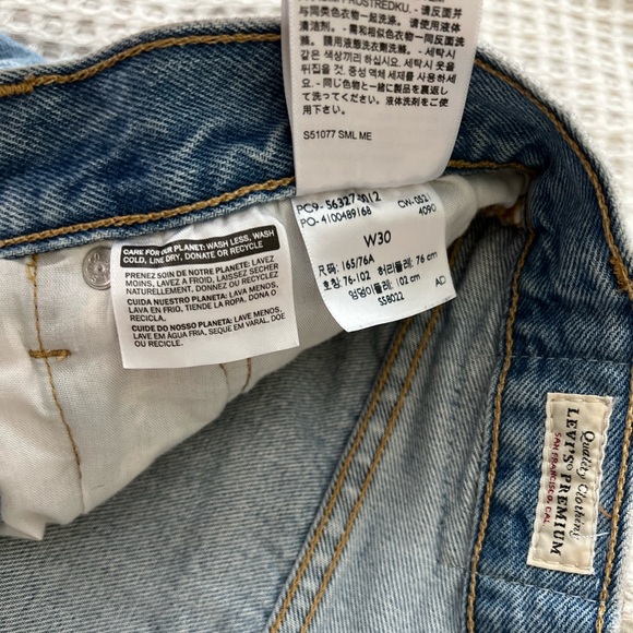 Levi’s 501 High Rise Shorts - Picture 9 of 10